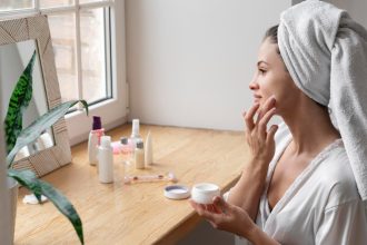 Comment intégrer un soin anti-âge dans une routine skincare minimaliste ?
